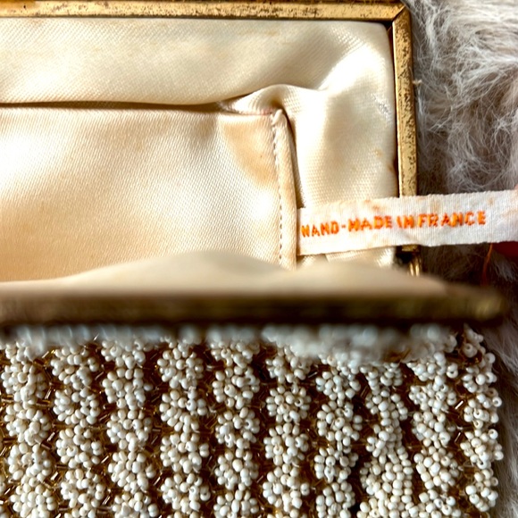 Vintage French micro beaded purse, silk lining, brass chain and closure - Picture 5 of 12